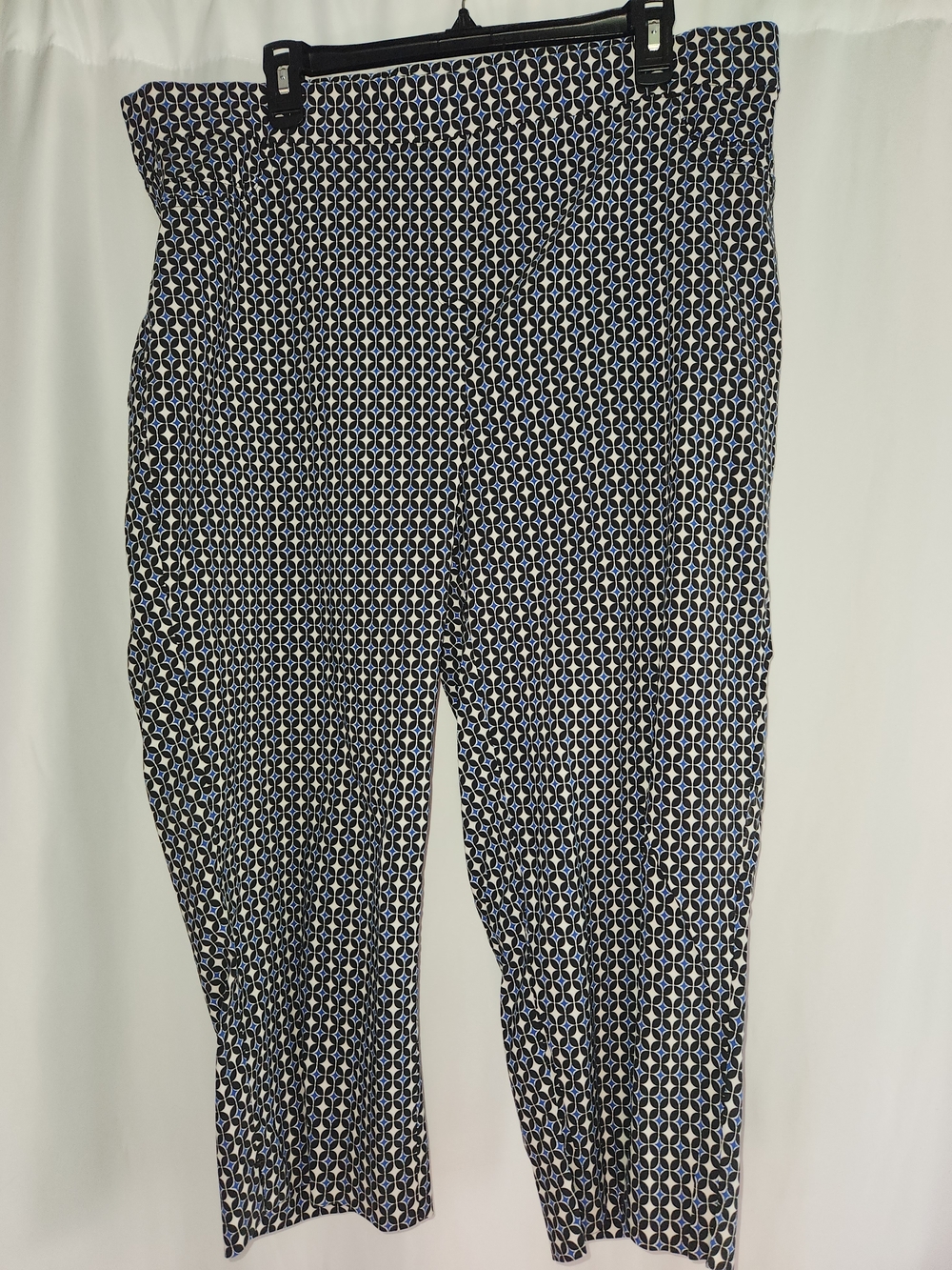 Blue & White Geometric Pull-On Capris #cropped #resort #versatile #tailored fit